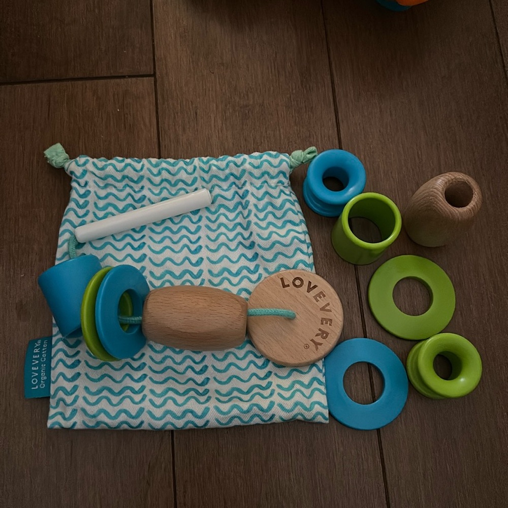 Lovevery threadable bead set